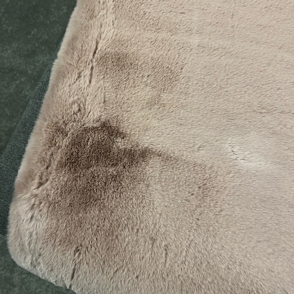 Faux Fur Rug - Picture 3 of 6